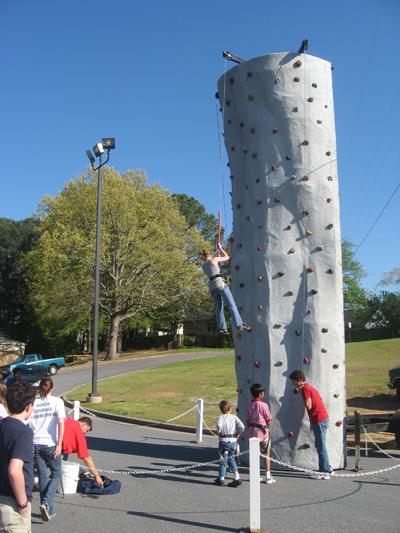 portable rock wall, rockwall rental, amusement carnival ride